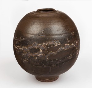 GREG DALY brown glazed Australian studio pottery vase, signed "Daly", ​​​​​​​18cm high