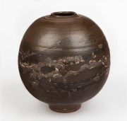 GREG&nbsp;DALY brown glazed Australian studio pottery vase, signed "Daly", ​​​​​​​18cm high