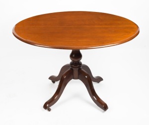 Antique Australian cedar oval supper table 19th century, (restored), 75cm high, 109cm wide, 88cm deep