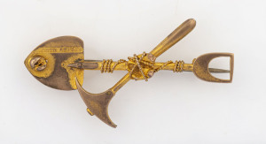 A South African gold miner's brooch with crossed pick and shovel, rope and nuggets, stamped "9ct, R.P.", ​4.5cm wide, 2.5 grams