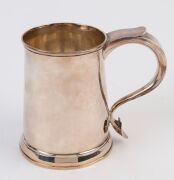 George III English sterling silver ale mug with a raised plinth base and hollow tapering loop handle terminating in a heart-shaped palm rest. By William Grundy of London, circa 1772, 12cm high, 282 grams. - 3