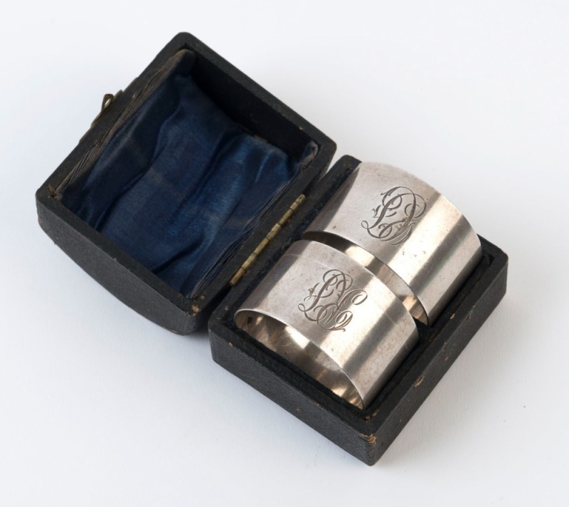 F.J. MOLE & Co. of Brisbane, pair of Australian silver napkin rings in original plush fitted box, early 20th century, stamped "STERLING SILVER" with "M", emu and cross, ​​​​​​​4.2cm diameter, 45 grams total