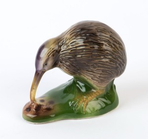 A ceramic kiwi bird statue, mid 20th century, 8.5cm high