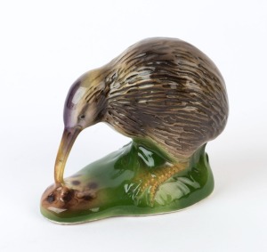 A ceramic kiwi bird statue, mid 20th century, ​​​​​​​8.5cm high