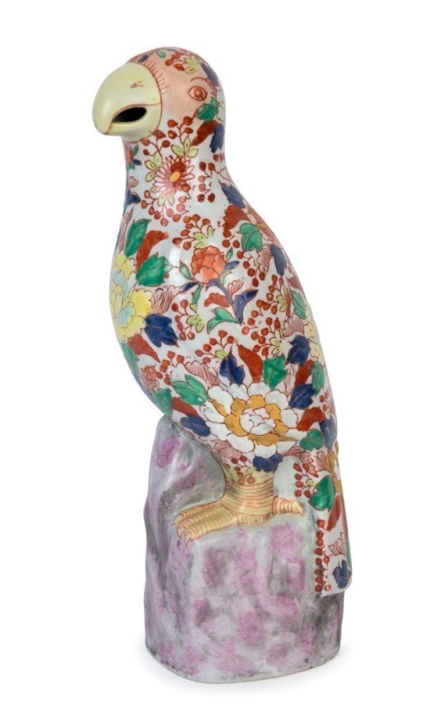 A Chinese Imari porcelain parrot statue, Qing Dynasty, 19th century, six character red mark to base, ​​​​​​​39.5cm high