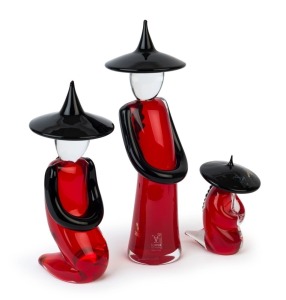 FORMIA group of three Murano glass statues of Chinese figures, engraved "Formia, Murano, 2008", bearing labels "Vetri Artistico, Murano" and "Formia Fornacemian, Murano, Made In Italy", 30cm, 23cm and 13cm high