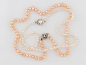 Two pearl necklaces with silver clasps, 20th century, ​​​​​​​47cm and 41cm long
