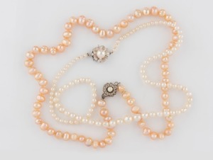 Two pearl necklaces with silver clasps, 20th century, 47cm and 41cm long