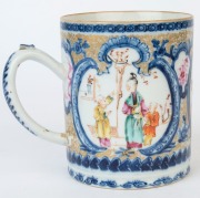 A Chinese export blue and white porcelain tankard with enamel vignettes of domestic scenes and gilt finished highlights, 18th century, 12cm high, 14cm wide - 3