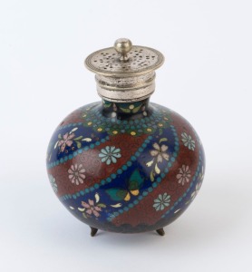 An antique Chinese cloisonne pot with silver top, 19th/20th century, 8.5cm high, 7cm wide