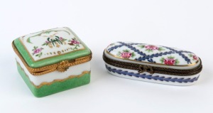 Two French porcelain snuff boxes, 20th century, ​​​​​​​7cm and 5cm wide