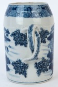 An antique Chinese blue and white export porcelain pint tankard, early 18th century, ​​​​​​​17cm high - 2