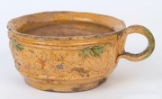 An antique Chinese ceramic teacup glazed in yellow and green, Ming dynasty, 15th/16th century, ​​​​​​​4.5cm high, 11.5cm wide - 2