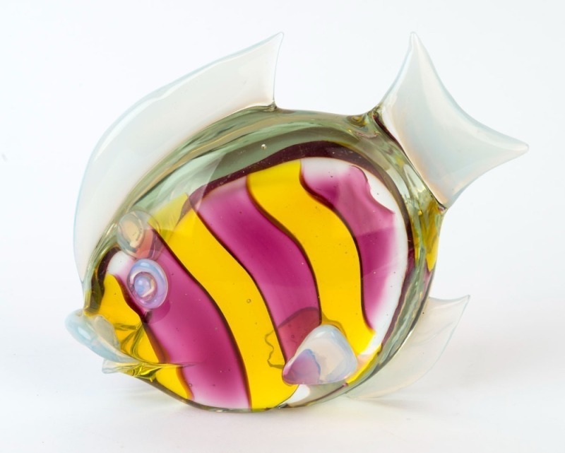 A Murano glass fish statue, ​​​​​​​17cm high, 19cm long