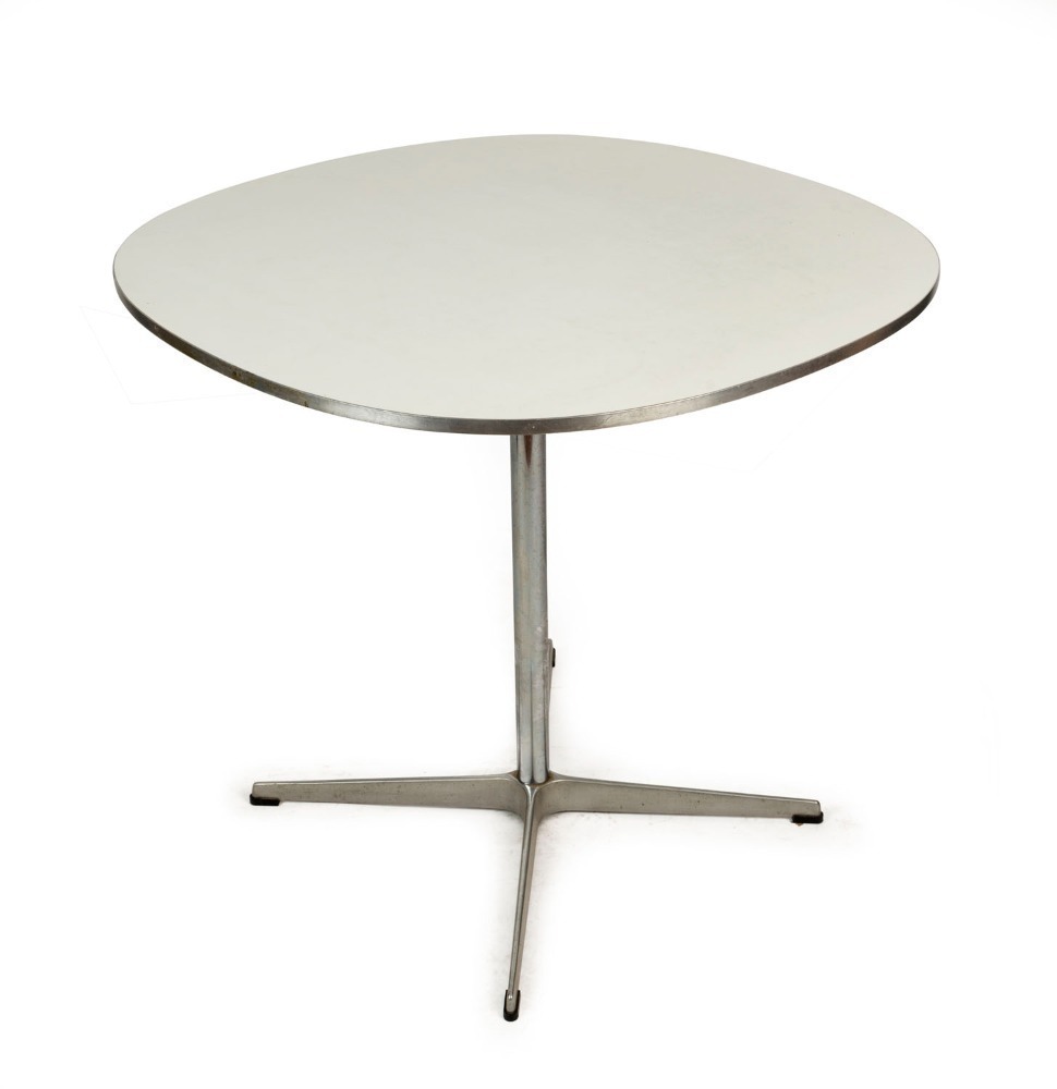 FRITZ HANSEN vintage Danish circular kitchen table with metal pedestal