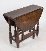 George I antique English gate-leg drop-side oak table, early 18th century, 70cm high, 29cm (extends to 99cm) wide, 90cm deep - 2