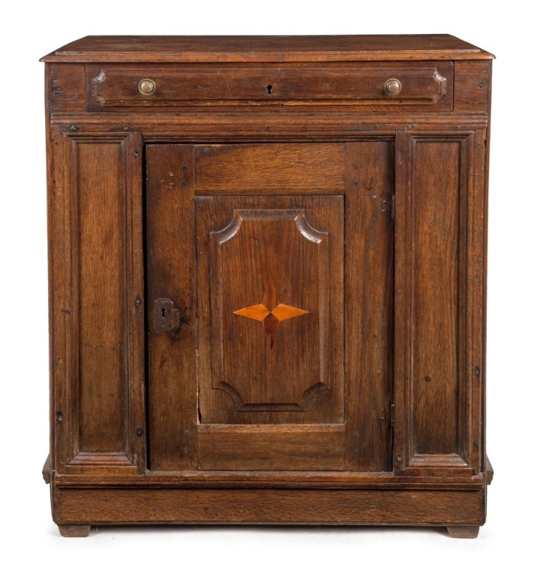 A George II antique English provincial oak cabinet, mid 18th century, 93cm high, 82cm wide, 40cm deep