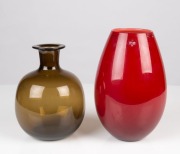 A Scandinavian amber glass bottle vase together with a HOLMEGAARD red glass vase, 21cm and 25cm high