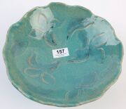 DEREK SMITH pottery fruit bowl with floral decoration and turquoise glaze, incised "D.S.", ​​​​​​​10cm high, 25cm wide - 2