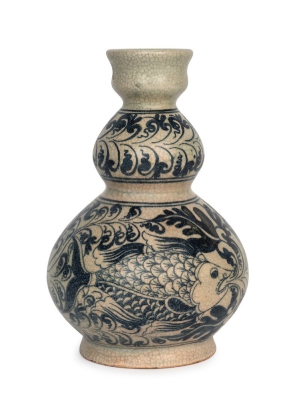 An antique Vietnamese porcelain double gourd vase with fish decoration, possibly shipwreck cargo, 17.5cm high