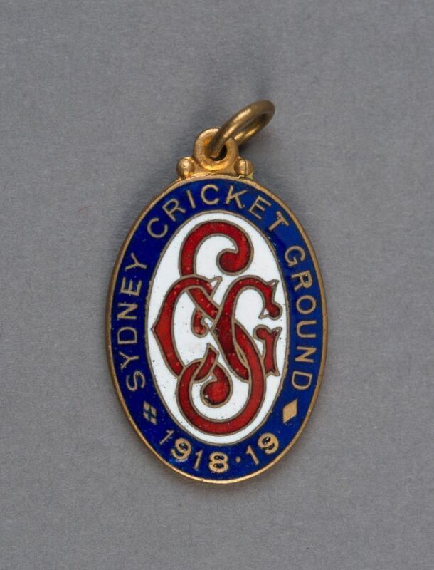 1918-19 Sydney Cricket Ground Membership fob, No.38, made by Amor.