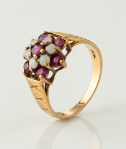 A vintage yellow gold ring set with opals and rubies, early 20th century, ​​​​​​​3.6 grams total