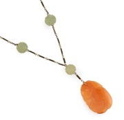 A Chinese Art Deco necklace with carved carnelian pendant, three carved green jade beads set on a yellow gold chain with carved black onyx spacer beads, early 20th century, 40cm long