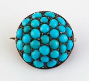 An antique 9ct rose gold circular brooch pave set with cabochon turquoise, circa 1900, stamped "9ct gold back", 1.6cm wide, 2.5 grams