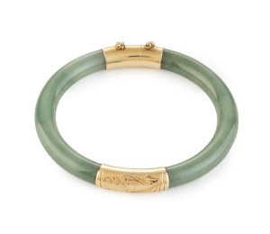 A Chinese jade bangle with 14ct yellow gold mounts, 20th century, 7cm diameter