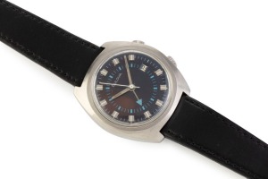BULOVA stainless steel cased vintage wristwatch with automatic movement, baton numerals, centre seconds sweep, date window and double crown, 3.7cm wide including crown