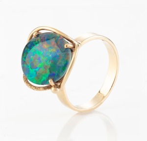 A vintage 9ct yellow gold and opal doublet ring, circa 1980, stamped "9ct", ​​​​​​​3 grams