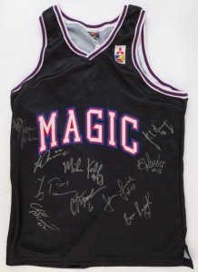 SOUTH EAST MELBOURNE MAGIC: early 2000s team jersey with signatures including Ben Knight, Mike Kelly, Clint McDaniel & Brett Wheeler.