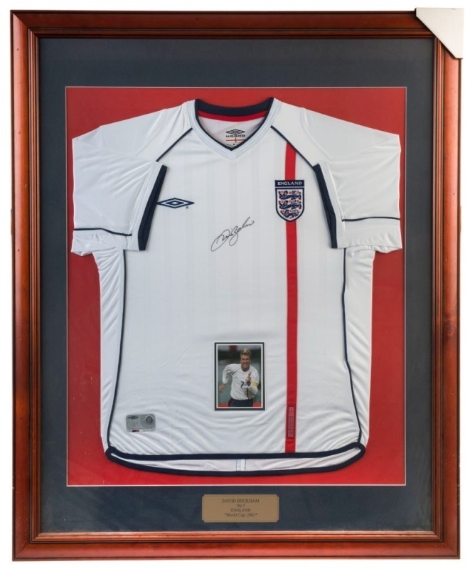 DAVID BECKHAM: display titled David Beckham, No 7, England, World Cup 2002  featuring English soccer jersey SIGNED BY BECKHAM; framed & glazed, overall  112x92cm. Sportpro Enterprises CofA.