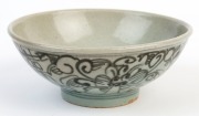 An antique Vietnamese porcelain bowl, 6cm high, 13cm diameter - 2