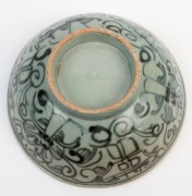 An antique Vietnamese porcelain bowl, 6cm high, 13cm diameter - 3