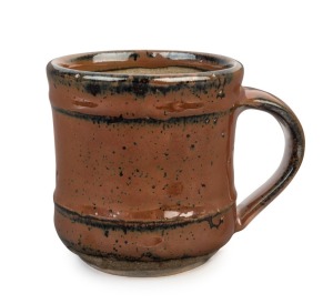 SHOJI HAMADA studio pottery mug in original spruce box, 9.5cm high