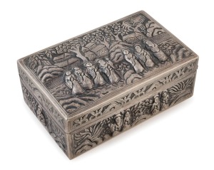 An antique Chinese silver jewellery box, Qing Dynasty, 19th/20th century, double seal mark to base, 5.5cm high, 13cm wide, 8cm deep, 374 grams