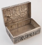 An antique Chinese silver jewellery box, Qing Dynasty, 19th/20th century, double seal mark to base, 5.5cm high, 13cm wide, 8cm deep, 374 grams - 2