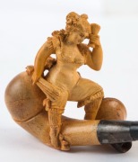 An antique Meerschaum pipe with carved female figure, housed in original plush box, 19th century, ​​​​​​​10cm long - 2