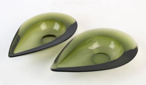 DENJI TAKEUCHI pair of green teardrop shaped art glass bowls for SASAKI HOLMEGAARD, 5cm high, 25cm wide