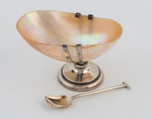 Shell and sterling silver caviar dish with a Russian silver spade-shaped spoon, 19th/20th century, the dish 5cm high, 8.5cm wide