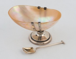 Shell and sterling silver caviar dish with a Russian silver spade-shaped spoon, 19th/20th century, ​​​​​​​the dish 5cm high, 8.5cm wide