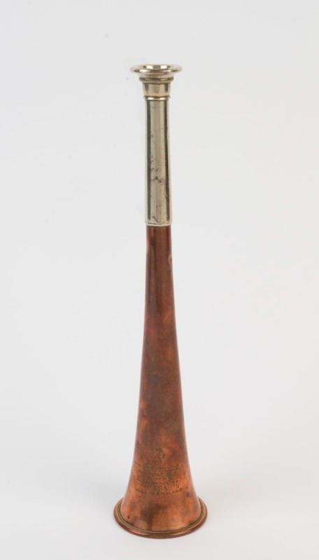 Antique English hunting horn, copper and nickel, stamped "SWAINE & ADENEY, London, Proprietors Of Kohler & Son, Made In England", also bearing the 1862 Exhibition medal stamp, 19th century, ​​​​​​​24cm high