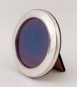 A vintage English sterling silver circular picture frame, 20th century, ​​​​​​​11.5cm diameter