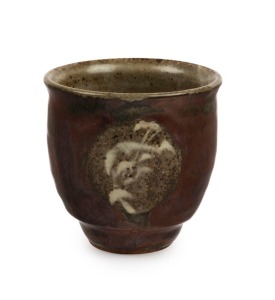 TATSUZO SHIMAOKA studio pottery beaker with raku glaze in original spruce box, 8cm high, 8cm diameter