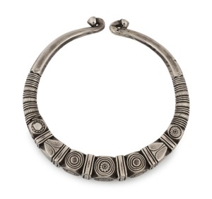 An antique Indian tribal silver torque neckring (hussli), border of the Sind/Indus Valley, Rajasthan, 19th/20th century. Cast solid silver, finely chased and incised with various lobes and geometric patterns. 15cm wide, an impressive 663 grams total, (23.