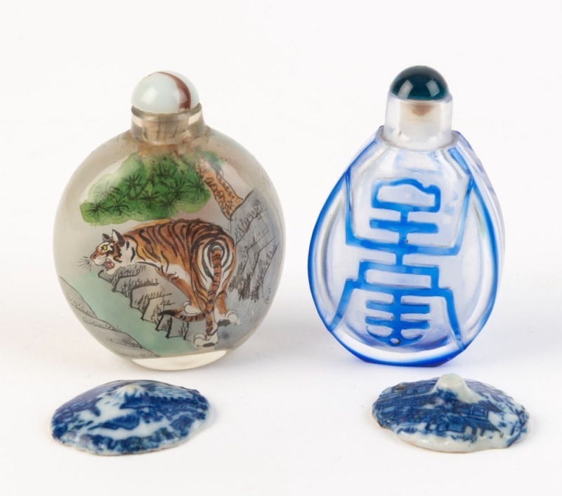 A Peking glass scent bottle, a Chinese glass scent bottle with internal hand-painted tiger scene, together with two antique Chinese blue and white porcelain roundels (note: these two were found in the Victorian goldfields), (4 items), the Peking glass bot