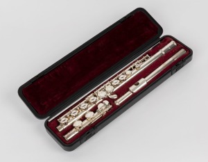 YAMAHA flute in original carry case