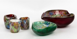 Five pieces of Italian tutti-frutti Murano glass ware, mid 20th century, the largest 17cm wide