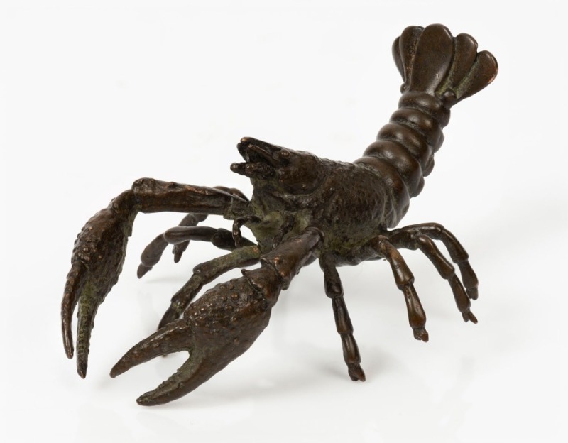 An antique Japanese bronze lobster statue, Meiji period, late 19th century, 10cm long